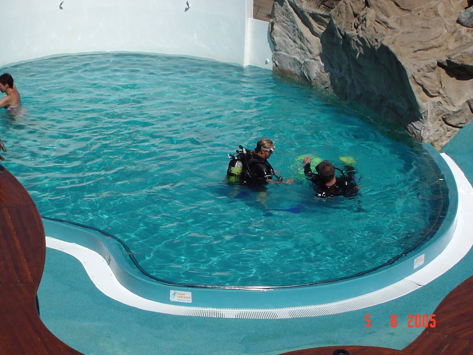 Tauchübungen im Pool